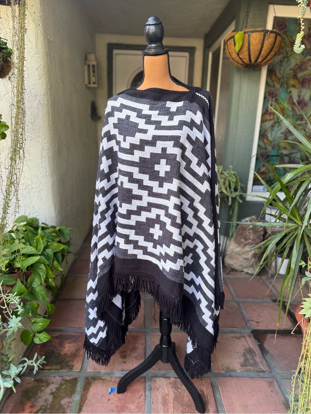Comfortable Black & White Southwestern Style Fringe Poncho